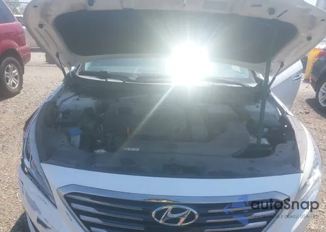 2015 Hyundai Sonata Limited z USA, uszkodzony, nr VIN 5NPE34AFXFH155965